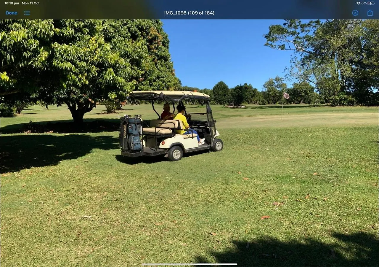 Sunshine Coast Retreat Your Own Private Golf Course Diddillibah 0*,