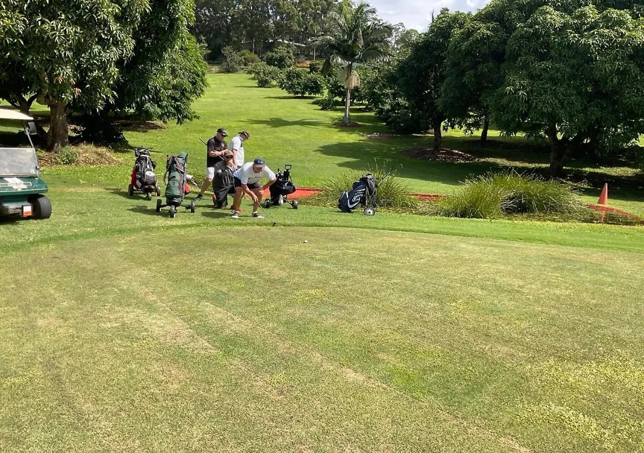 Sunshine Coast Retreat Your Own Private Golf Course Diddillibah 0*,